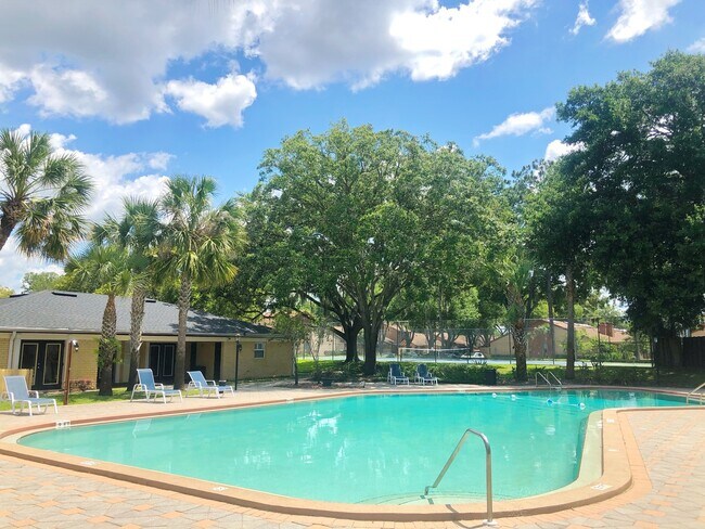 Building Photo - STRATFORD CONVENIENT 1/1 CONDO IN SEMINOLE...