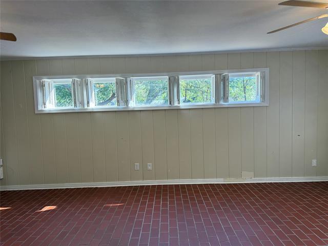 Building Photo - 4042 Benbrook St