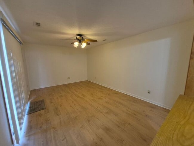 Building Photo - Charming 3BR 1.5BA Home w/ In-Unit Laundry + Central Air + Garage in Avon