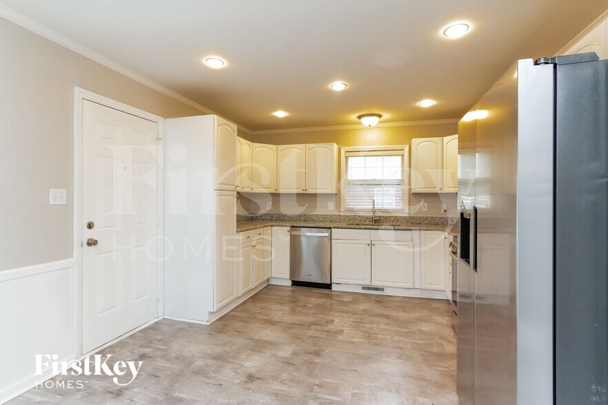 Building Photo - 6814 Elm Forest Dr