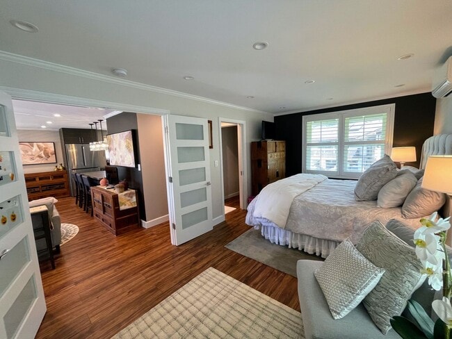 Building Photo - Newly Renovated 2BR/1BA in Nuuanu Avail Now!