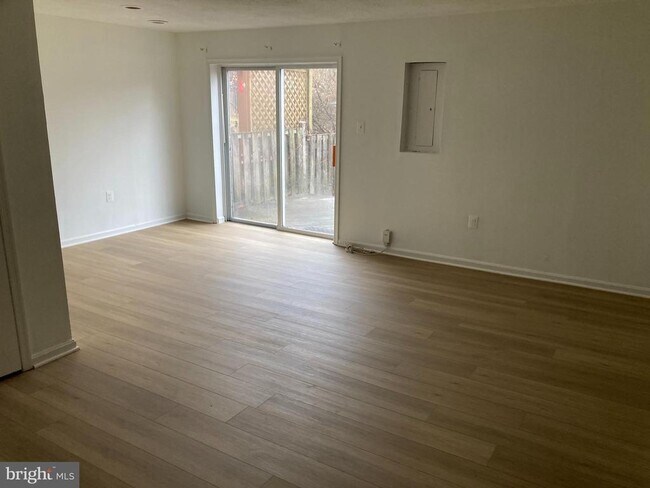 Building Photo - 14193 Royal Oak Ln