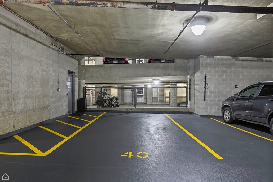 oversized parking spot - 700 N Larrabee St