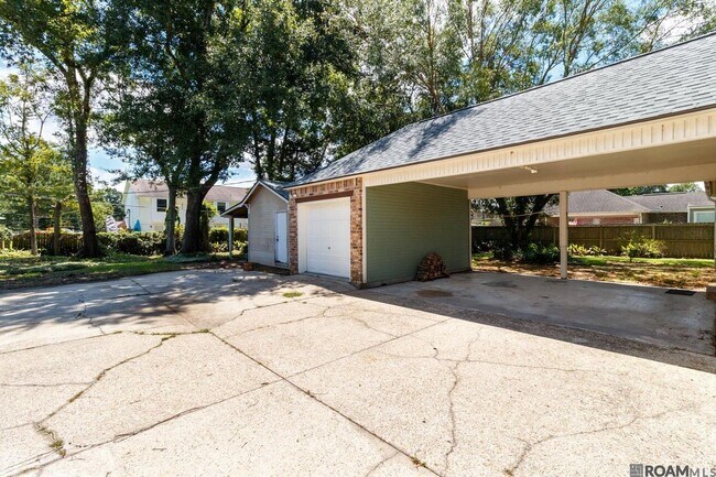 Building Photo - 11918 Spring Meadow Dr