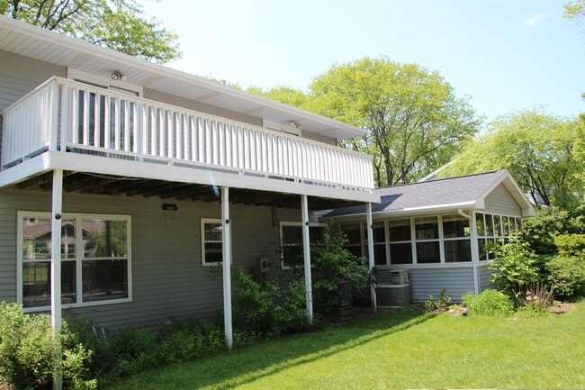 Building Photo - 7620 Westchester Dr