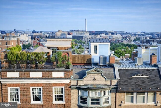 Building Photo - 2127 Leroy Pl NW