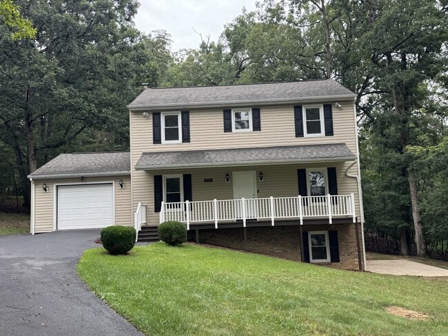 Building Photo - 250 Bobcat Ln