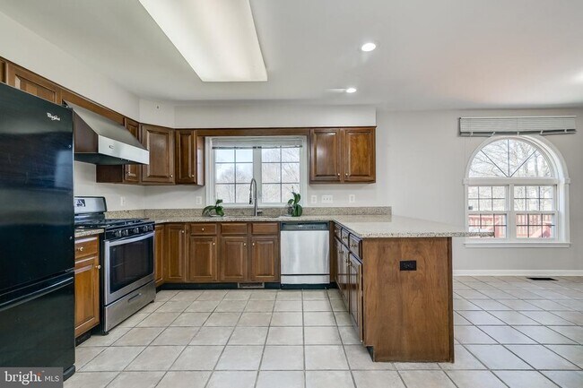 Building Photo - 19900 Belle Chase Dr