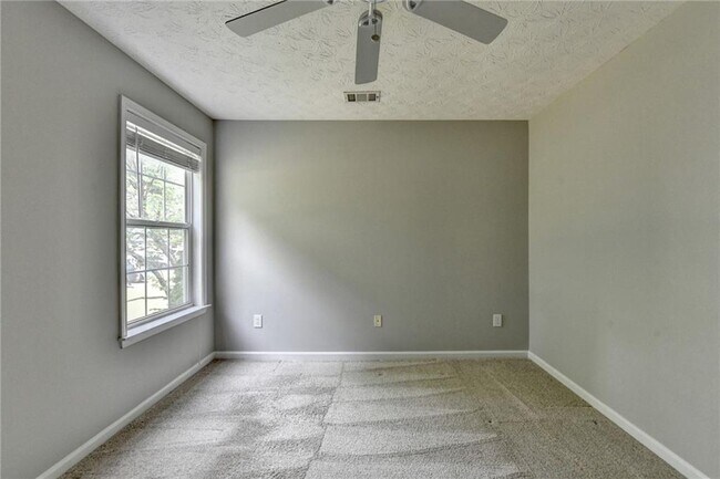 Building Photo - 5229 Pine Branch Ct