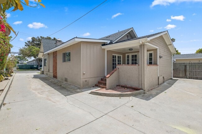 Building Photo - 1787 Tustin Ave