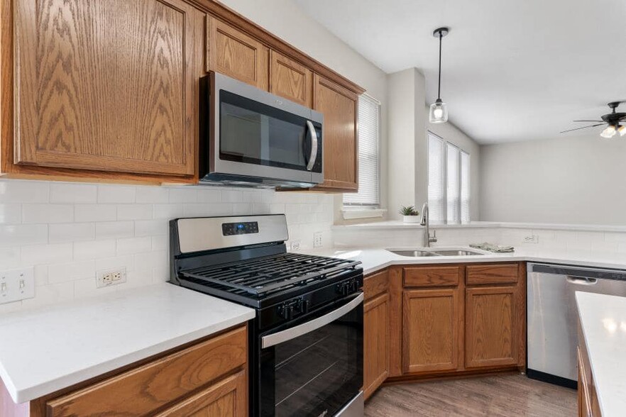 Building Photo - 1601 Briar Hill Dr