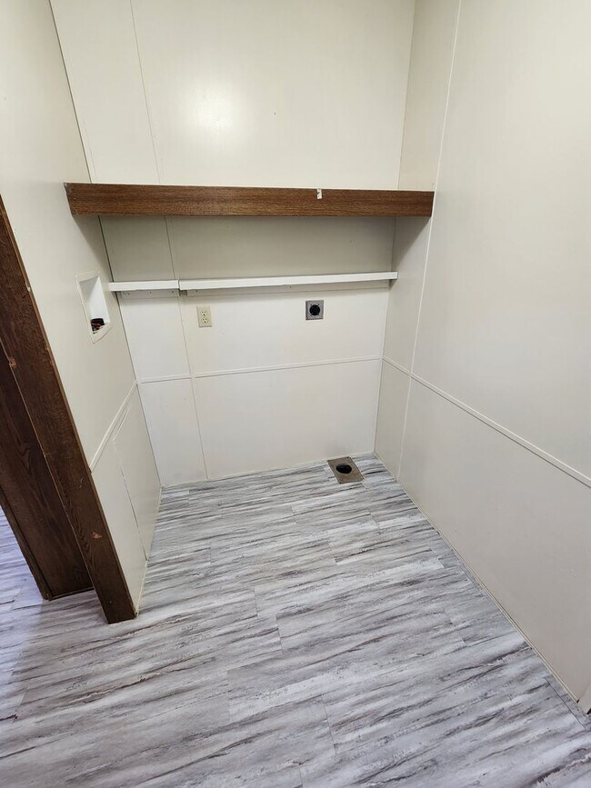 Building Photo - 33 Wilma Ln