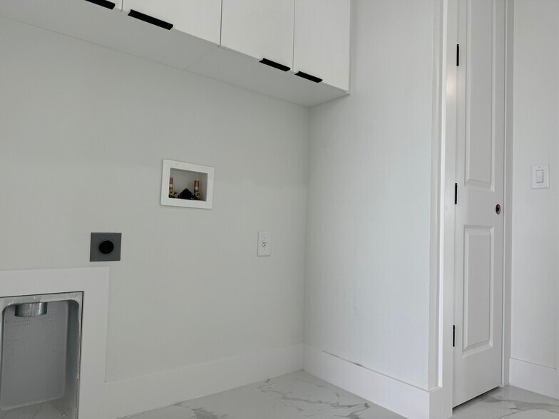 Building Photo - 3609 1st St SW