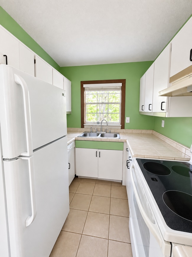 Building Photo - 313 Dirksen Dr