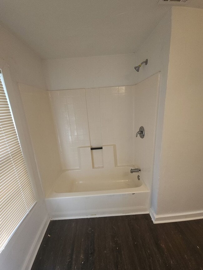 Building Photo - Affordable 3-bedroom, 2-bathroom