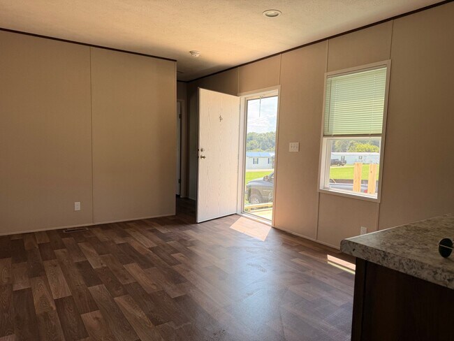 Building Photo - 833 Lovell Rd