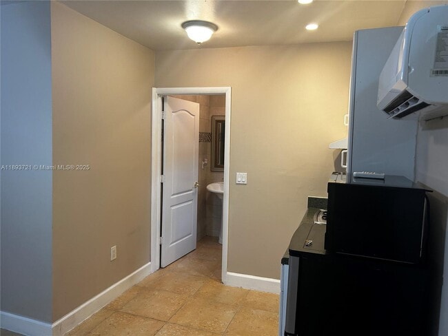 Building Photo - 7630 SW 73rd Pl