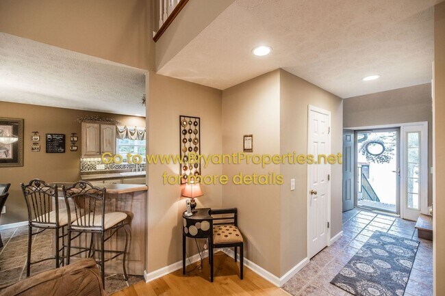 Building Photo - Madison/Rivergate Area - 3 Bedroom, 2.5 Baths