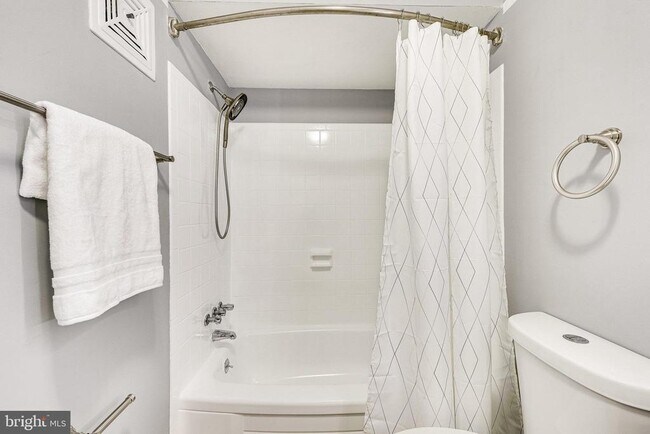 Building Photo - 5909 Prince James Dr