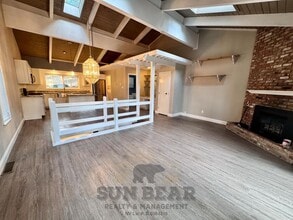 Building Photo - 3 Bedroom!  Dog Friendly!