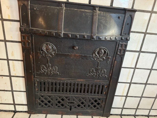 decretive fireplace - 1411 Beechview Ave