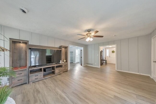 Building Photo - 1561 Sultan Ln