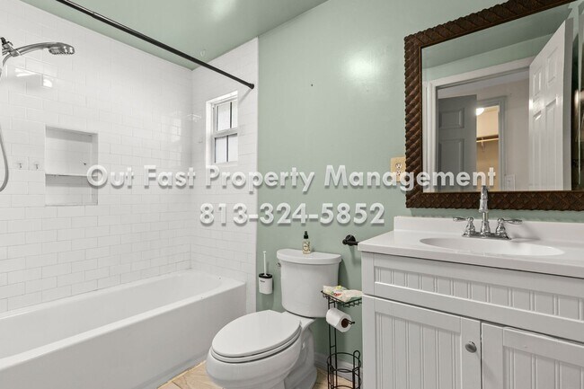 Building Photo - Private Yard Living with Recent Upgrades in Central Tampa