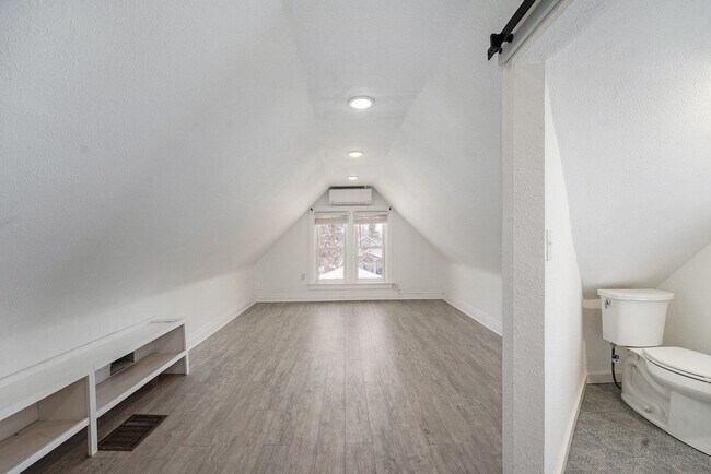 Building Photo - 4 Bed 2.5 Bath Available Now in Sloans Lake!