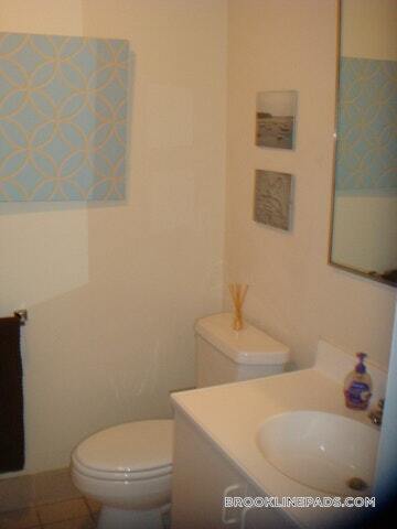 Building Photo - 4 Davis Ave