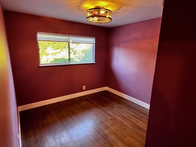 Building Photo - 1157 Manzanita Dr