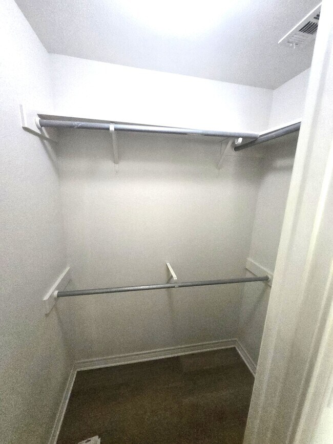 Building Photo - 6534 Westwood Village Dr