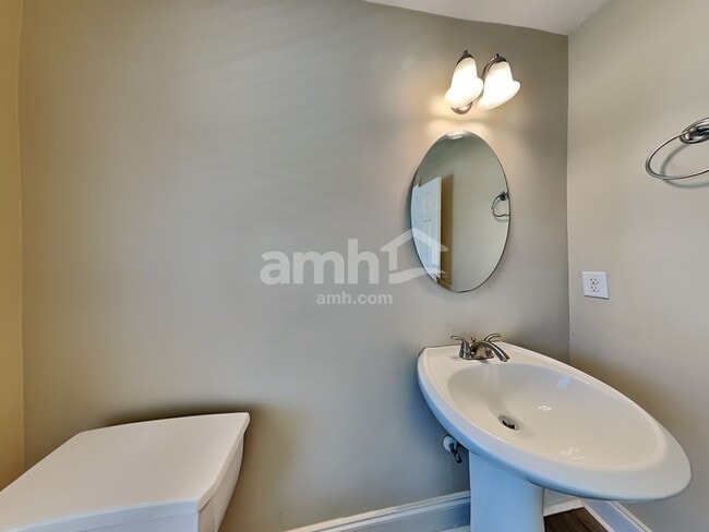 Building Photo - 34 Pamela Ln