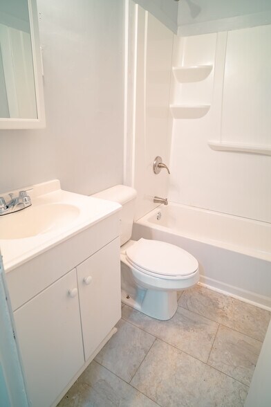 Building Photo - 3825 Crane Dr NE