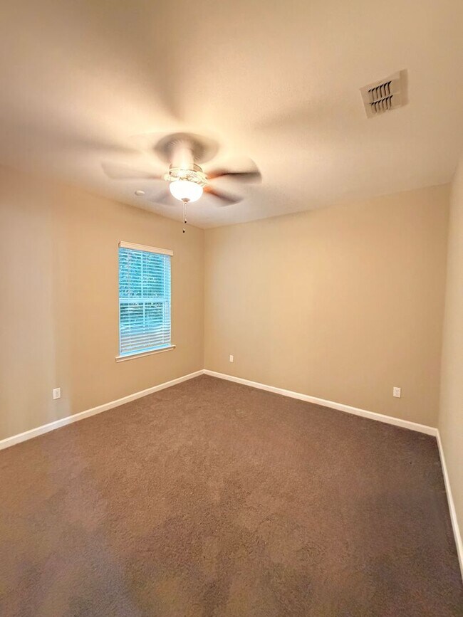 Building Photo - Modern 3/3 Condo | Prime Tallahassee Location