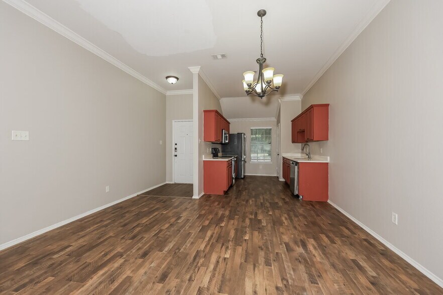 Building Photo - 1300 Maple Terrace Dr