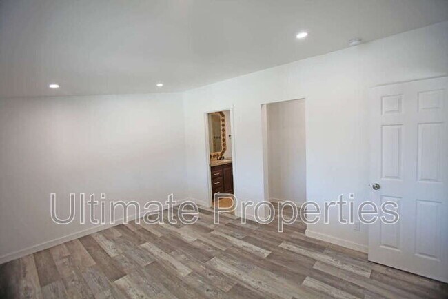 Building Photo - 38405 N 27th Ave