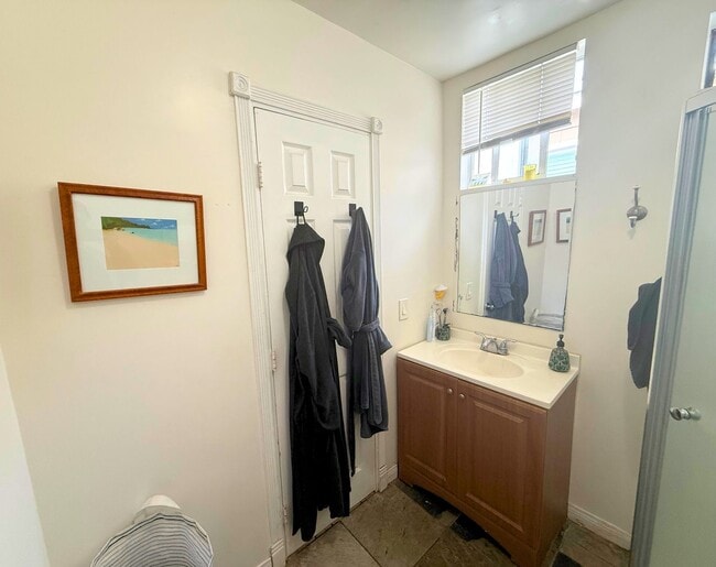 Building Photo - 1421 Grand Ave