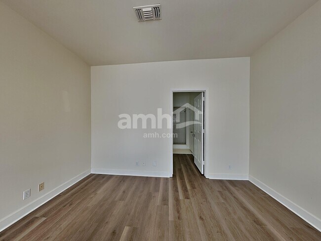 Building Photo - 7012 Poplar Creek Trce