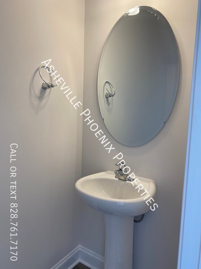 67 Creekview Road 67 Creekview Rd Hendersonville NC 28791 Apartment