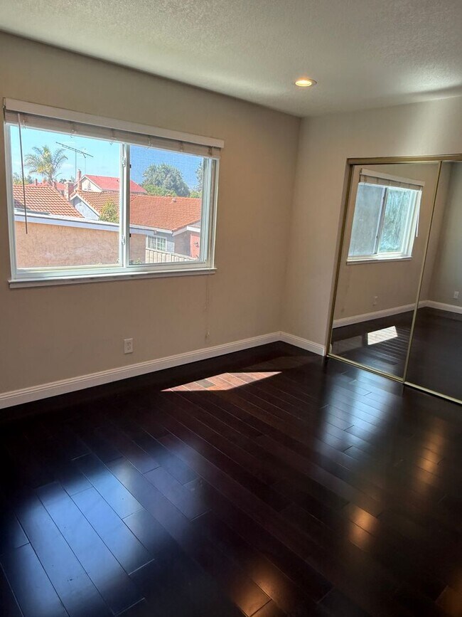Building Photo - 32625 Lake Mead Dr