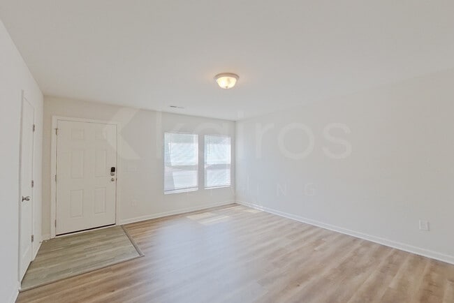 Building Photo - 137 Shamrock Dr SW