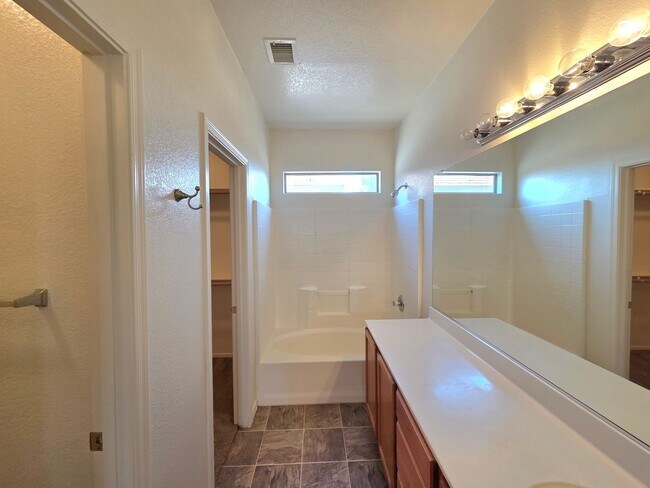 Building Photo - 609 W Rio Vista Ln