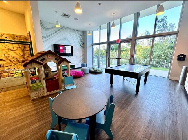 Building Photo - 16385 Biscayne Blvd