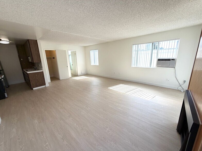 Building Photo - 3432-3434 S Centinela Ave