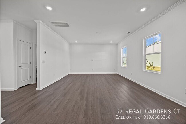 Building Photo - 37 Regal Gdns Ct