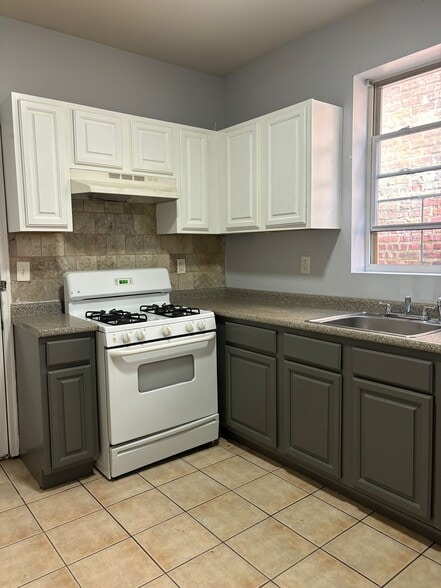 1R - 345 Sanford Ave