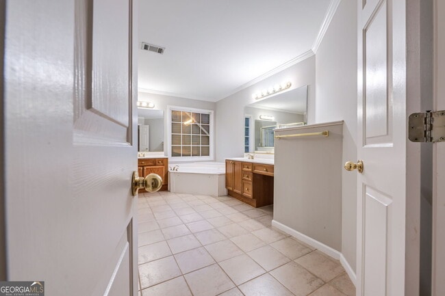 Building Photo - 6875 Ridgefield Dr