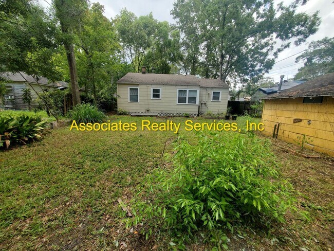 Building Photo - Newly listed!   Must see!  AVAILABLE NOW!