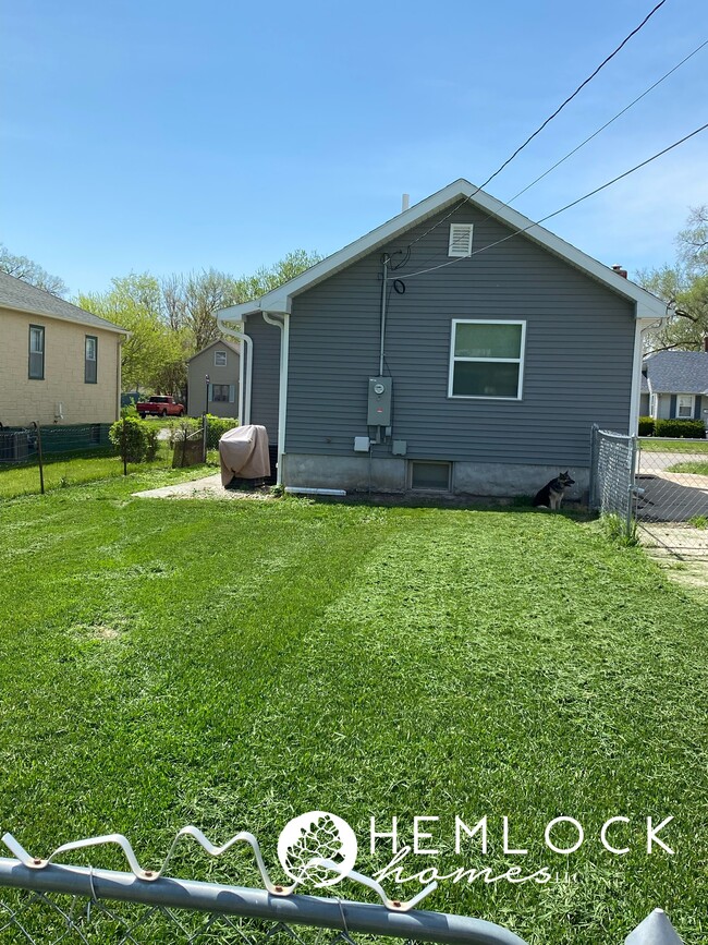 Building Photo - 601 S 1st St