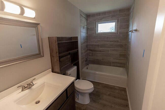 Building Photo - 1219 Player Pl